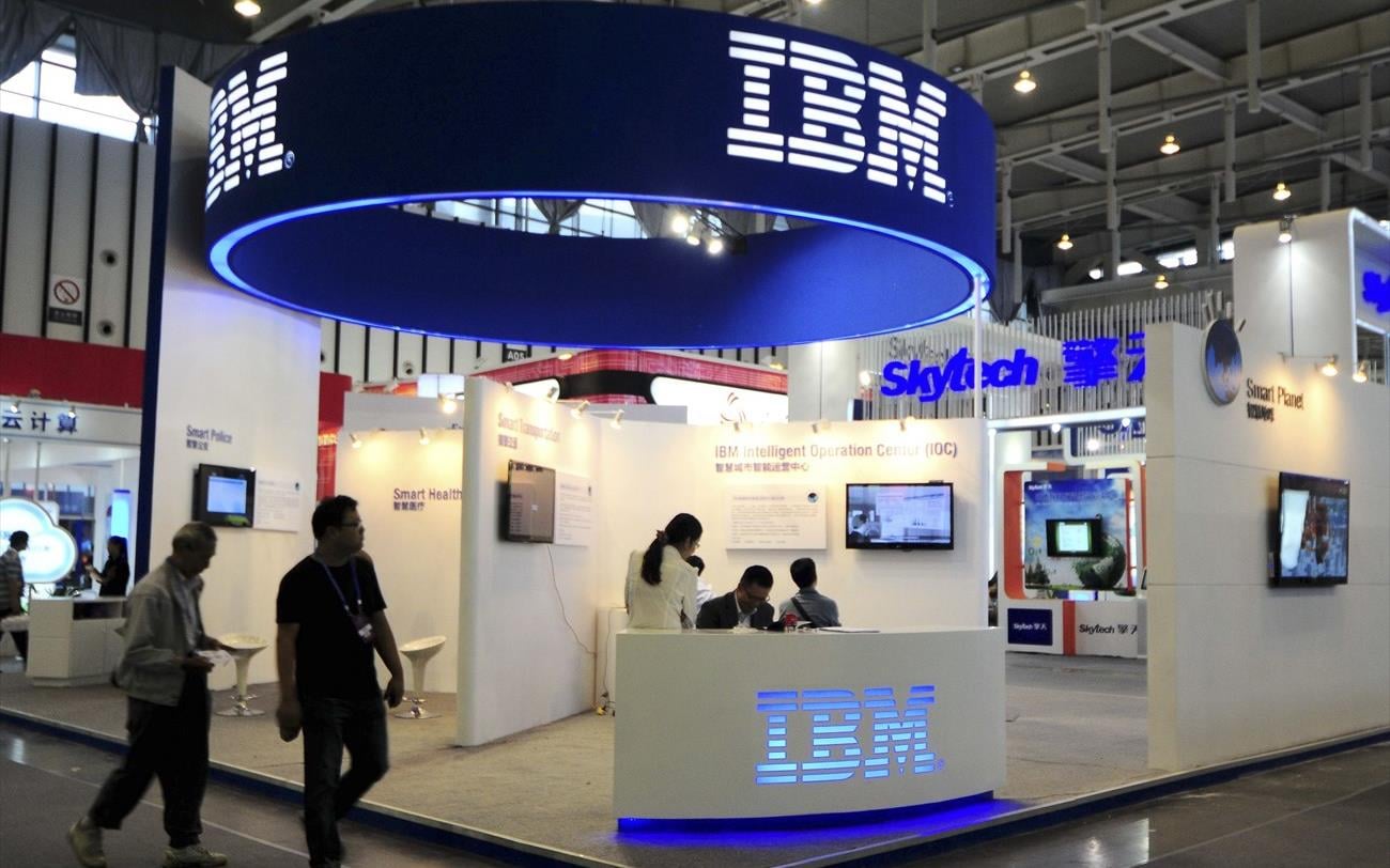 Σοκ για την IBM: Έχασε 69 δισ. δολάρια σε μία ημέρα – Tι έφερε τη βουτιά 25%