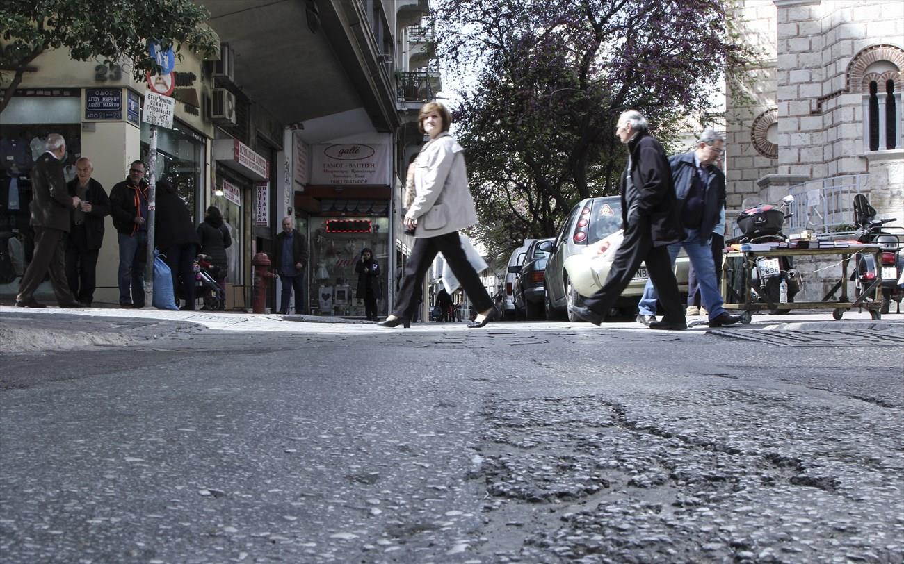 Δήμος Αθηναίων: Αναστολή χορήγησης αδειών για τραπεζοκαθίσματα σε 8 νέους πεζόδρομους και 4 πλατείες στο Εμπορικό Τρίγωνο
