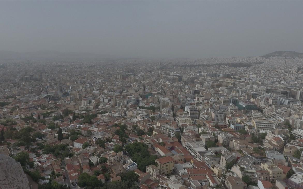 Καιρός: Σκόνη και τοπικές βροχές – Πού θα κυμανθεί η θερμοκρασία