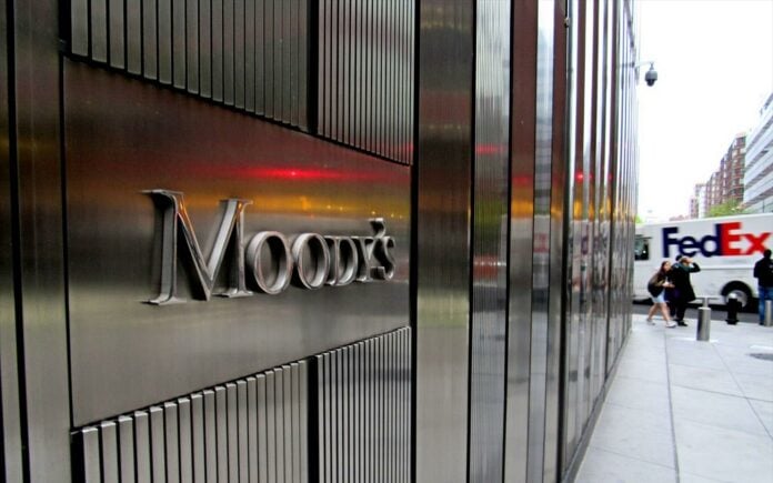 Moody's: Η Ελλάδα παραμένει στο Βa3, με το outlook να αναβαθμίζεται σε θετικό