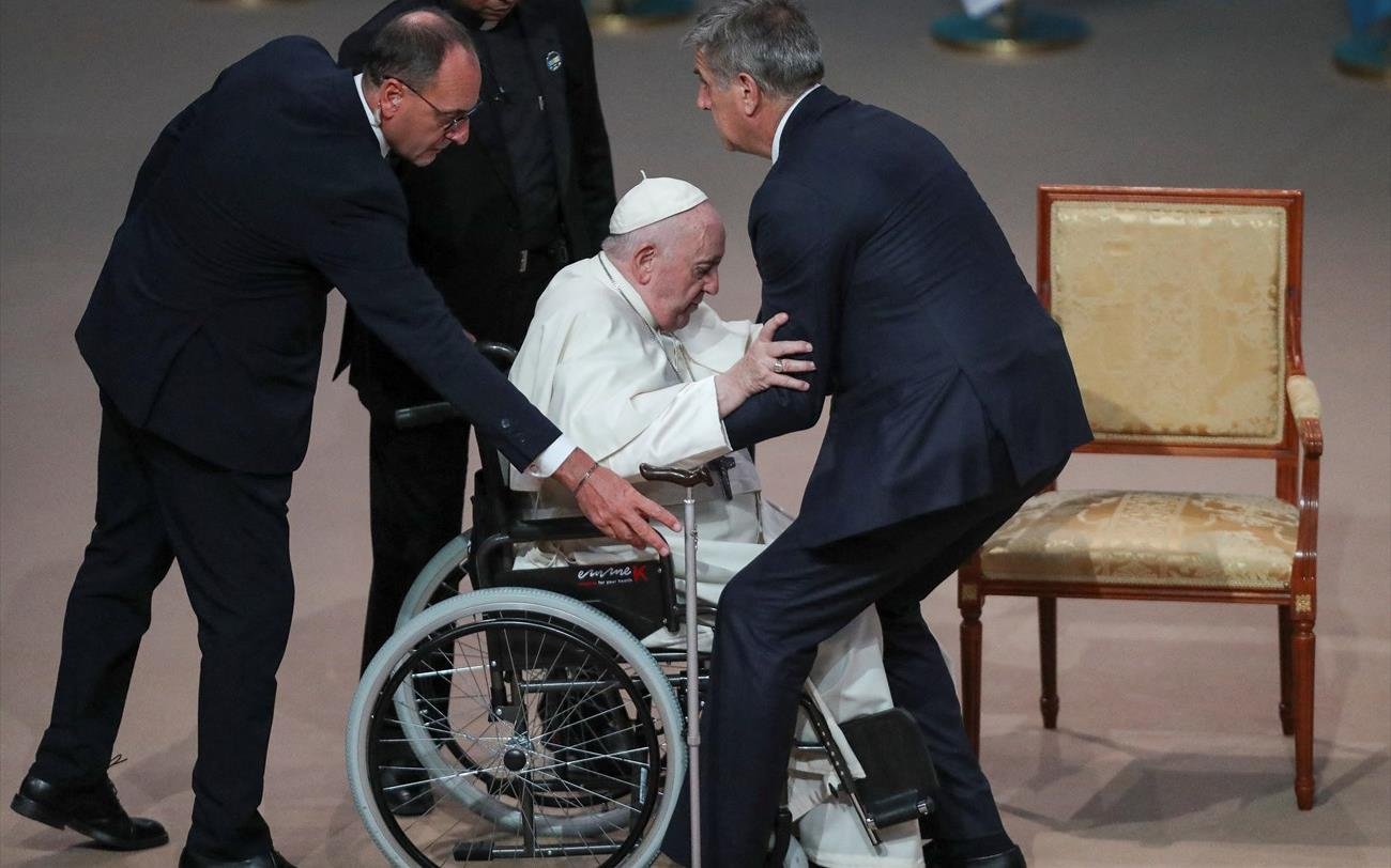 Papa: Douăsprezece ani de la alegerea sa cu sănătatea sa îmbunătățindu-se  