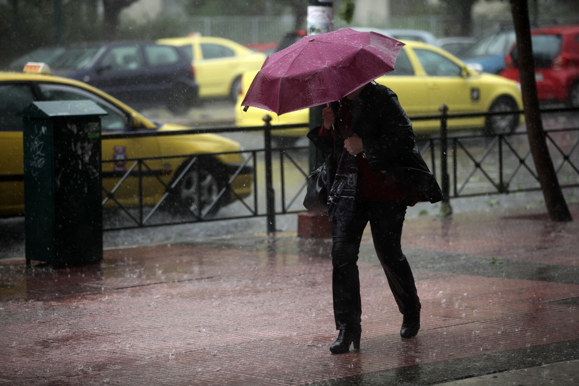 Έρχεται νέο κύμα κακοκαιρίας με βροχές, καταιγίδες και πτώση θερμοκρασίας – Ποιες περιοχές χρειάζονται προσοχή