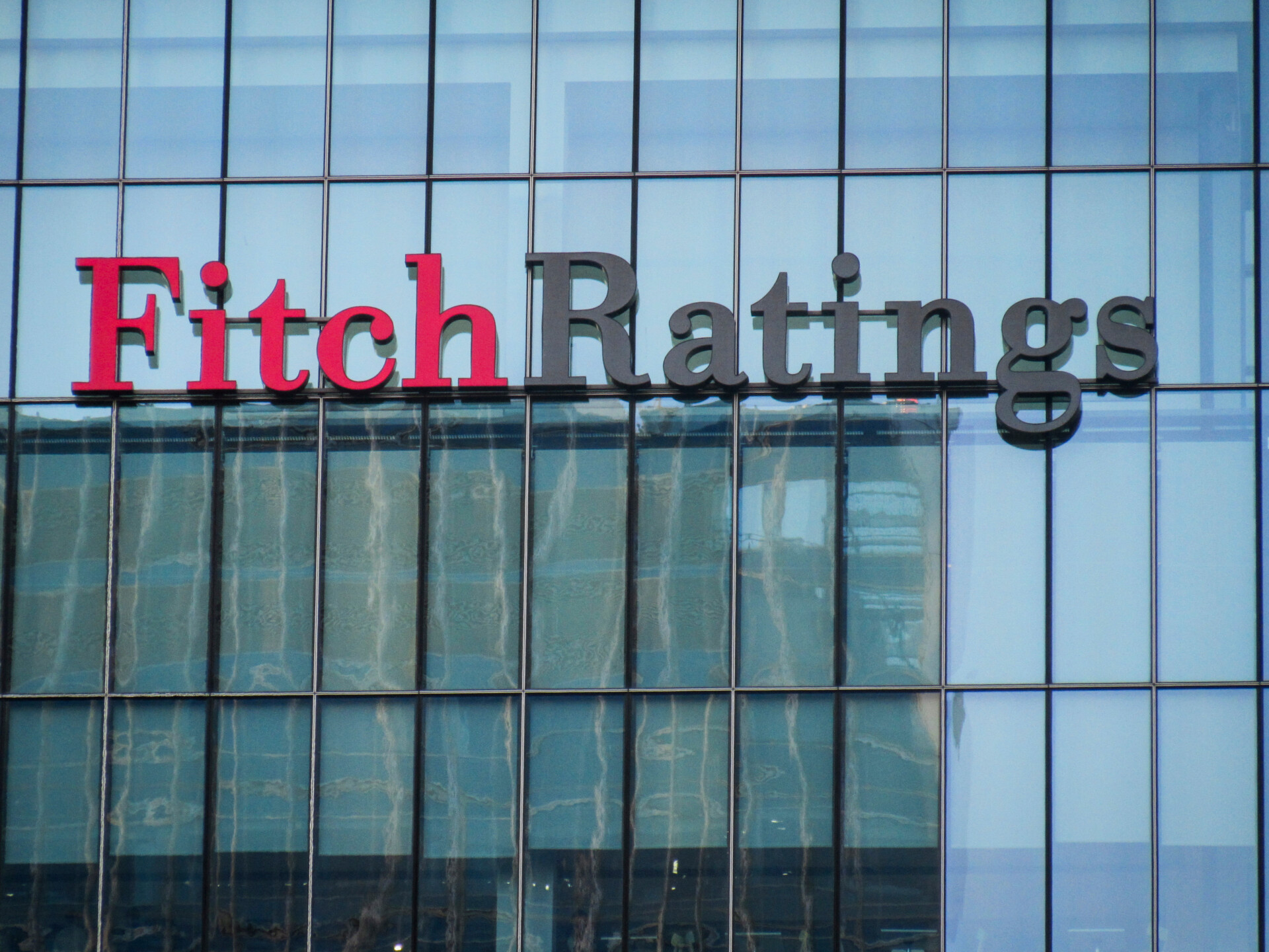 Fitch: Επενδυτική βαθμίδα στην Ελλάδα, BBB- με θετικές προοπτικές