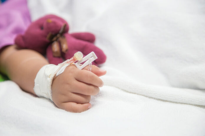 Νάξος: 13χρονη γέννησε στις τουαλέτες του νοσοκομείου, αγνοώντας ότι είναι  έγκυος