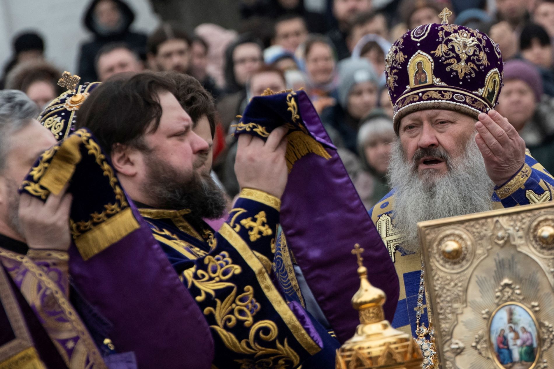 Ουκρανία: Το...ιερό αντάρτικο της Λαύρας των Σπηλαίων