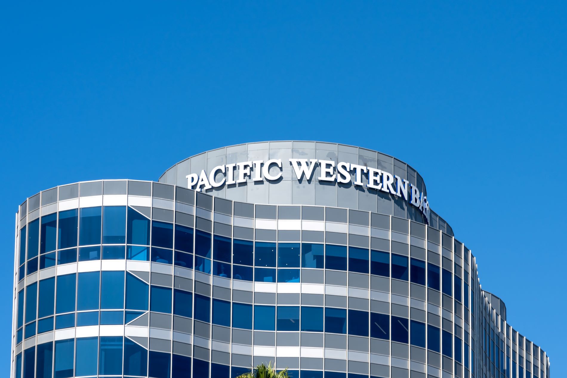 PacWest: Νέα βουτιά για τις μετοχές, κάνουν φτερά οι καταθέσεις
