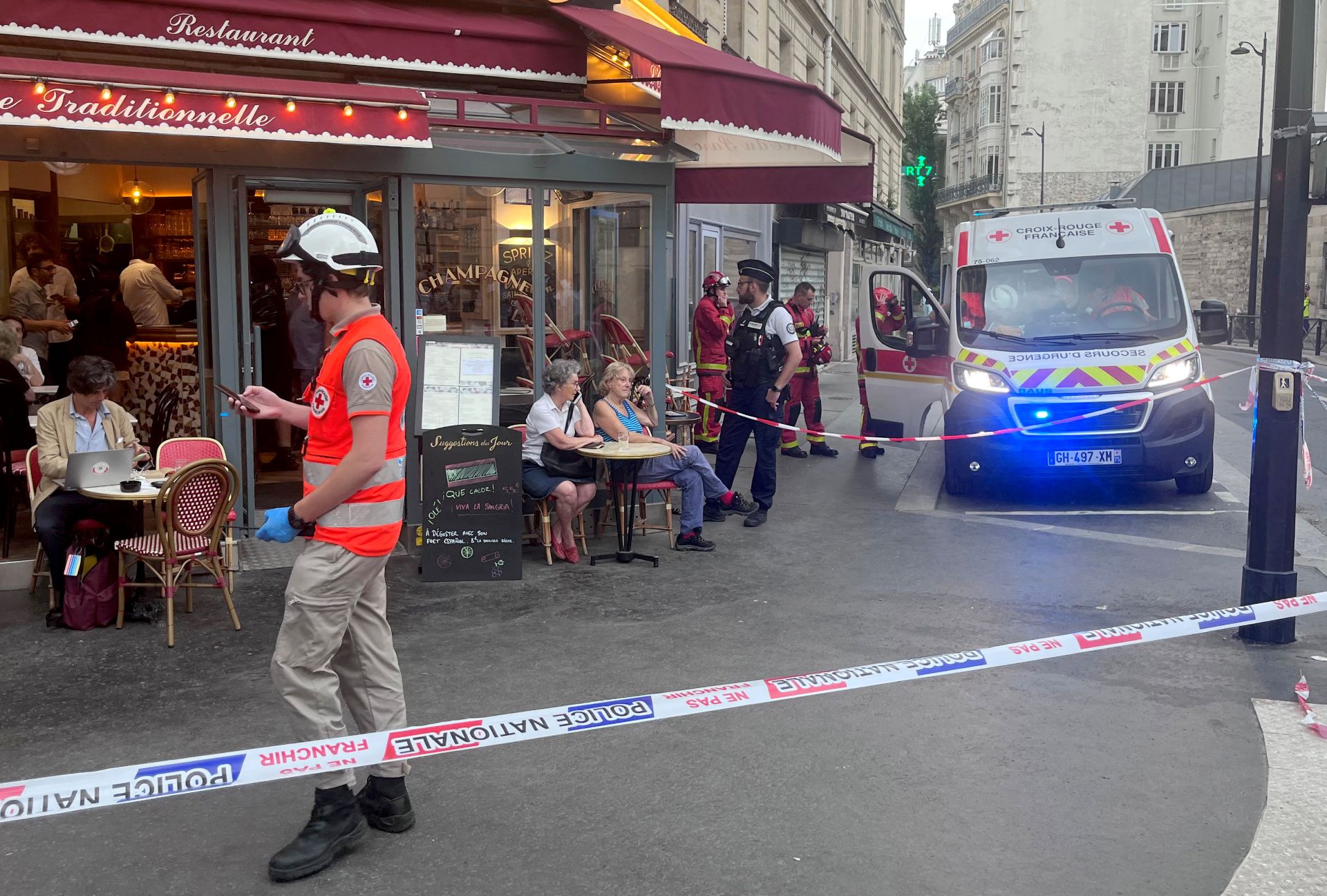 Une femme disparaît après une énorme explosion à Paris