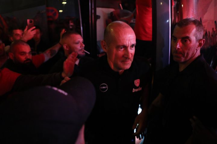 Αποθέωση για τους πρωταθλητές και τον Βεζένκοφ στο ΣΕΦ