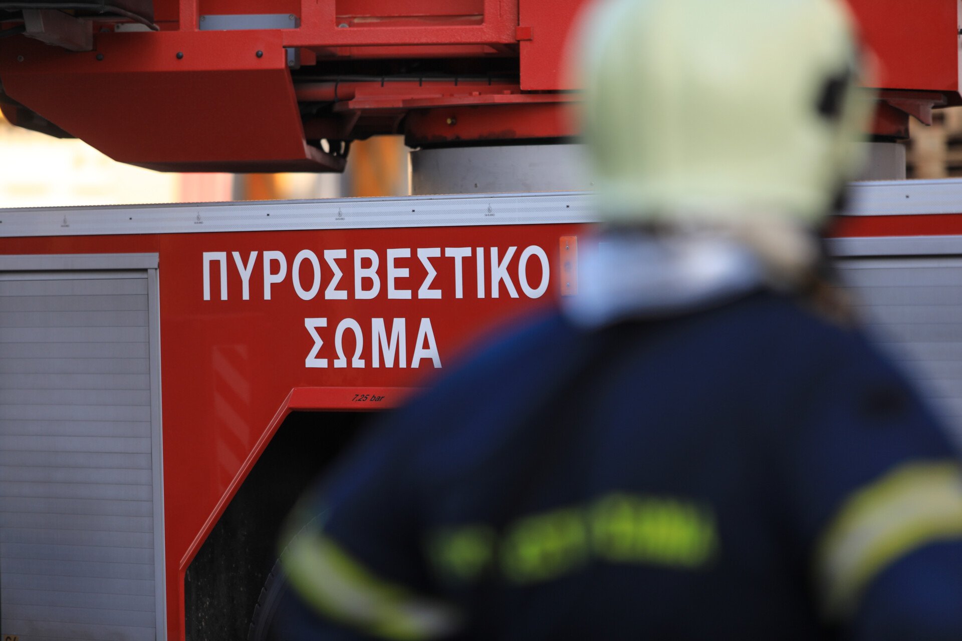 Μετς: Μυστήριο με νεκρό άτομο που εντοπίστηκε μέσα σε αυτοκίνητο κατά την κατάσβεση πυρκαγιάς