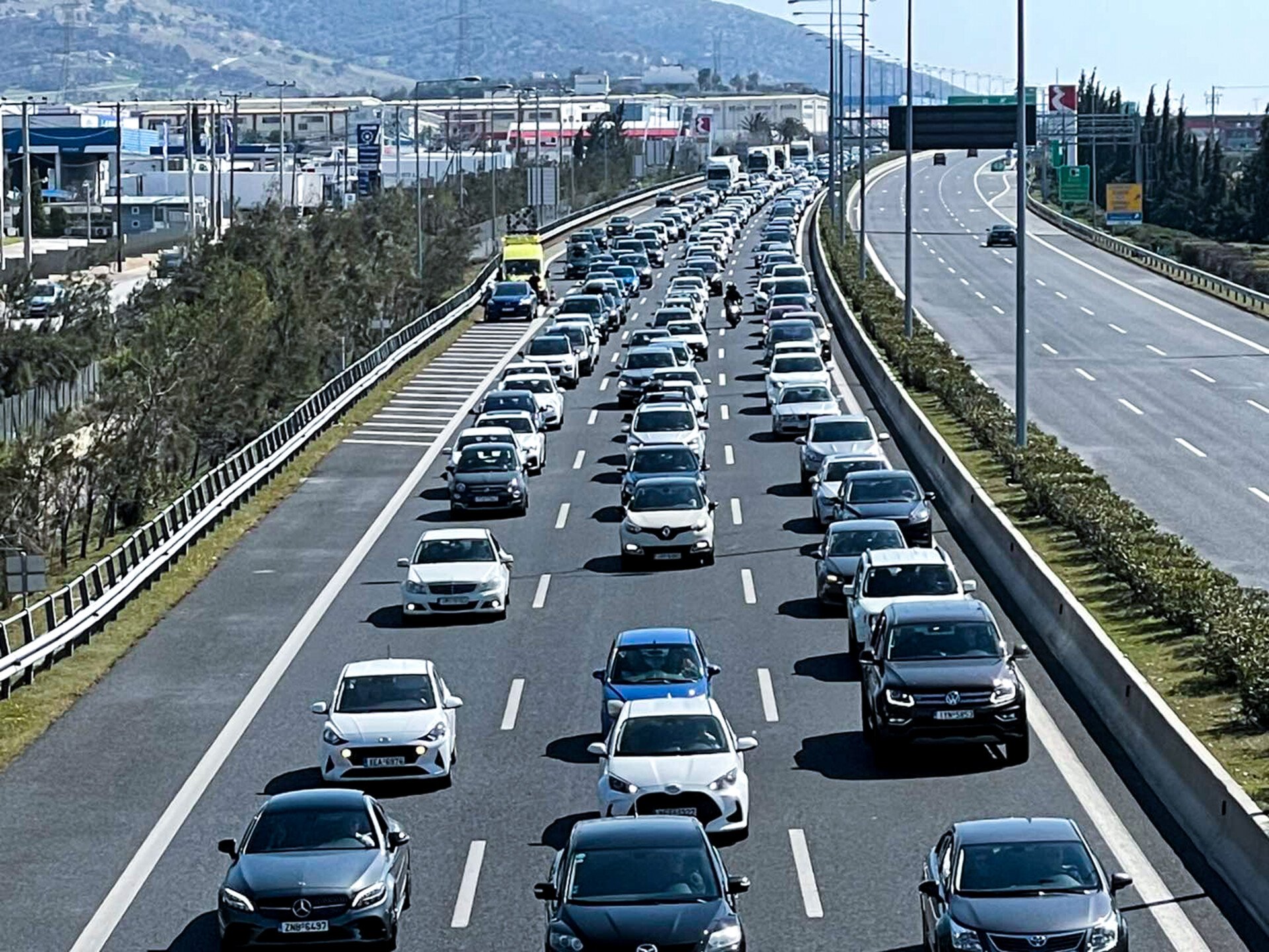 Αττική Οδός: Τροχαίο στην Περιφερειακή Υμηττού – Μεγάλες καθυστερήσεις
