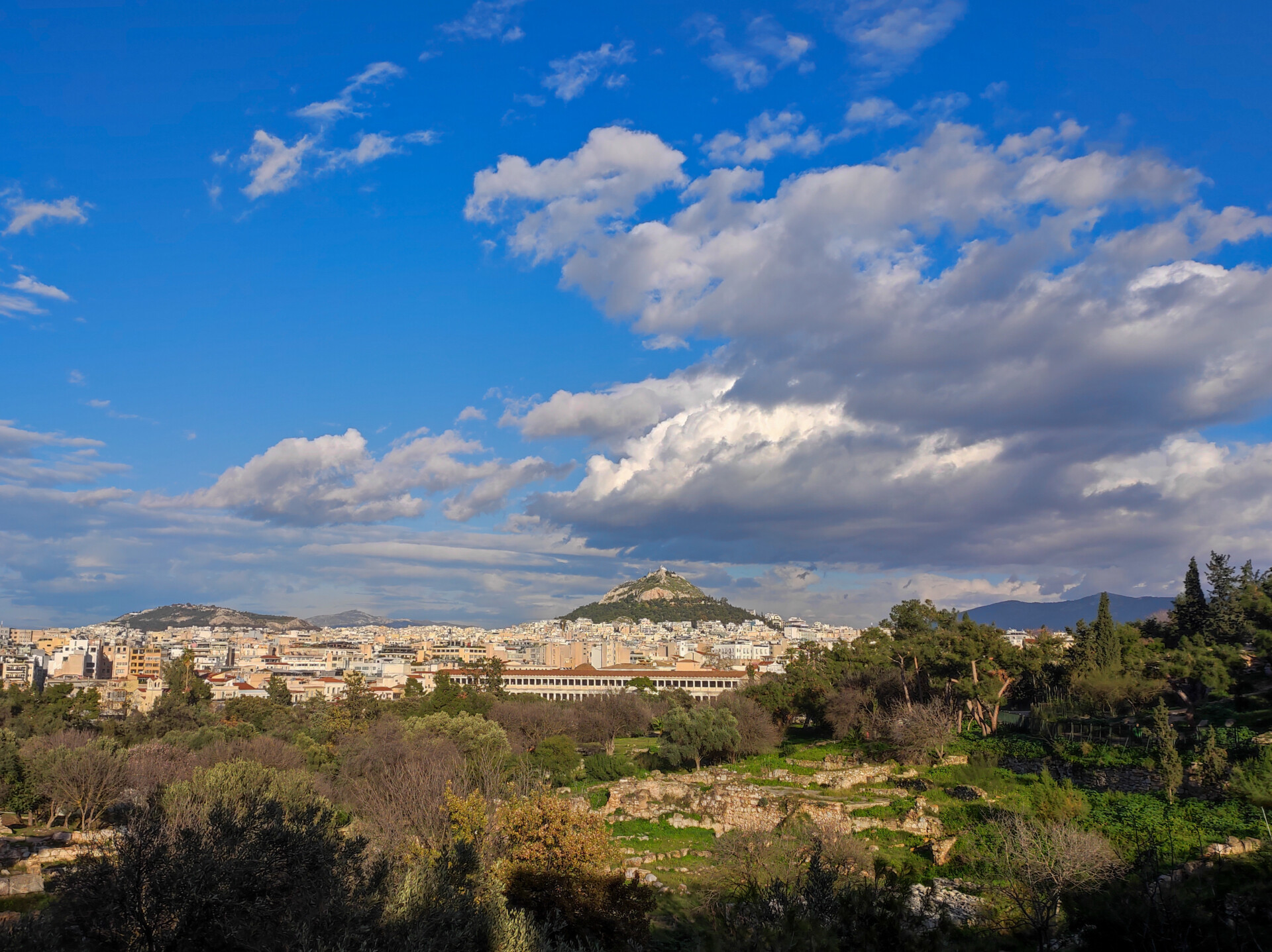 Καιρός: Αραιές νεφώσεις – Έως τους 23 βαθμούς η θερμοκρασία