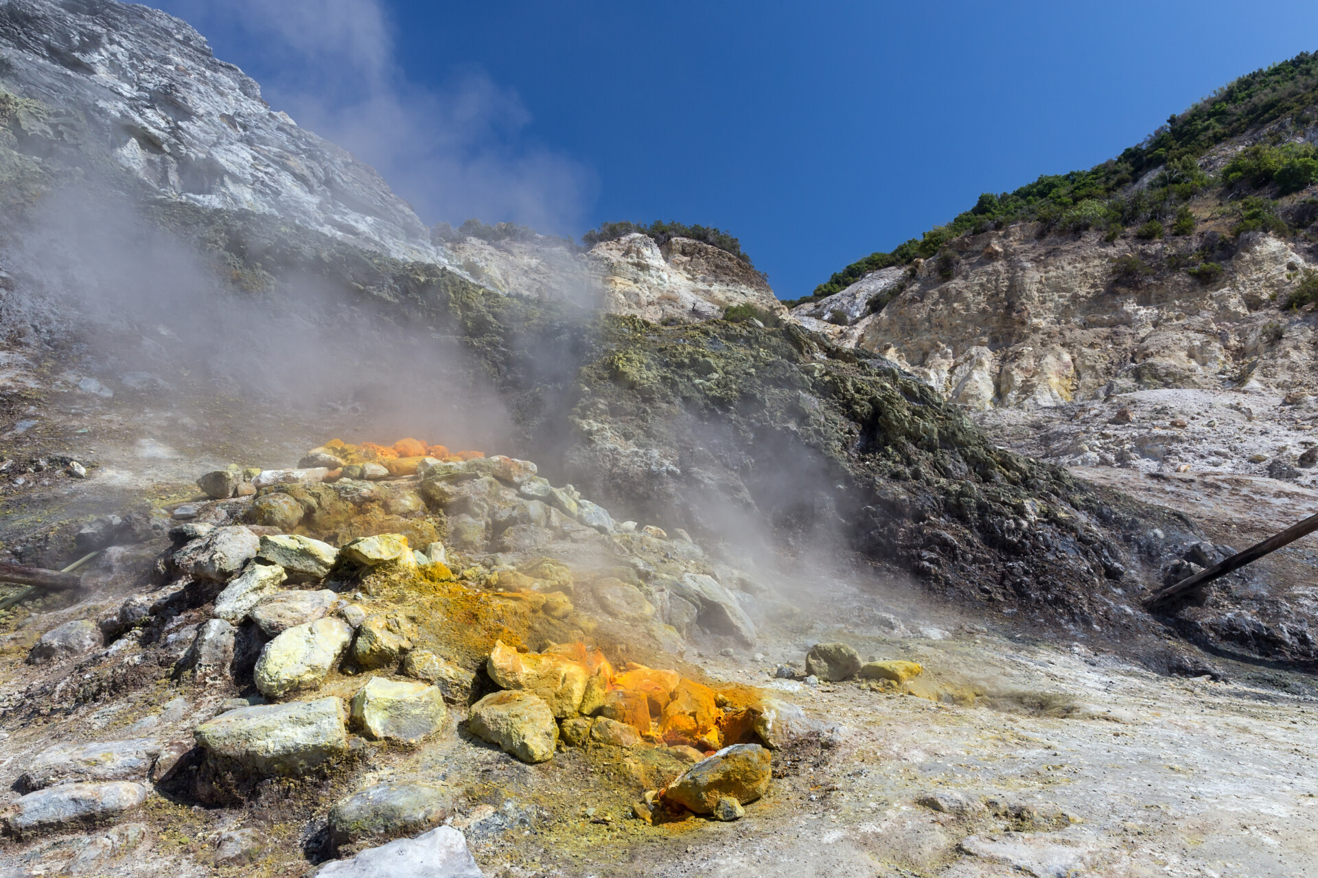 Un nuovo vulcano in Italia sta “sorgendo” accanto al Vesuvio?