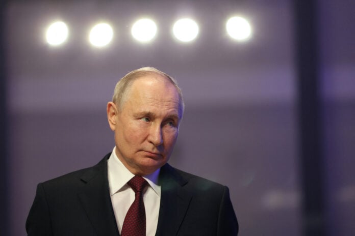 Ρωσία: Ο Πούτιν ανακοίνωσε ότι θα είναι υποψήφιος στις προσεχείς εκλογές