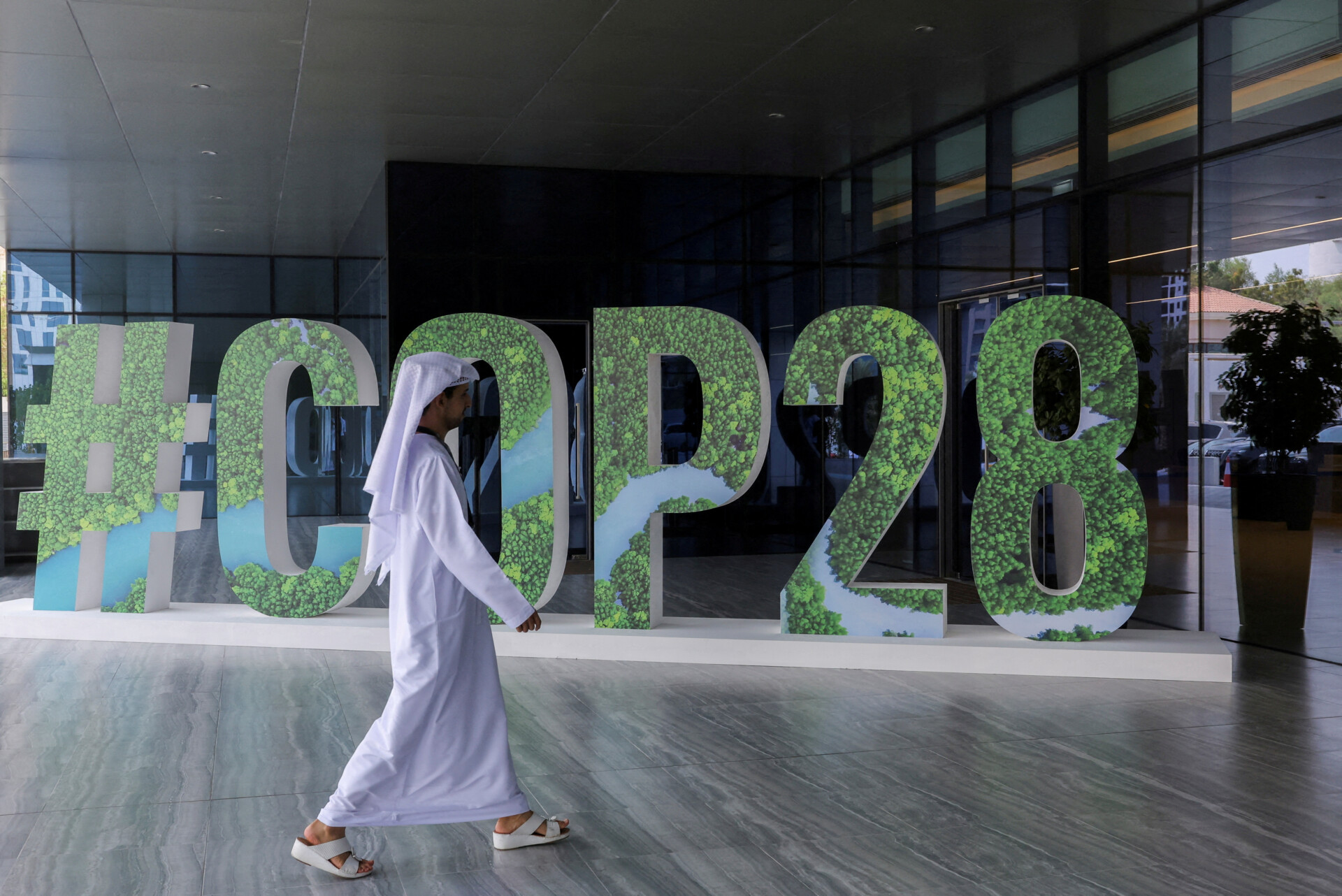 COP28: Απαλείφθηκε η «έξοδος» από τα ορυκτά καύσιμα στο σχέδιο απόφασης