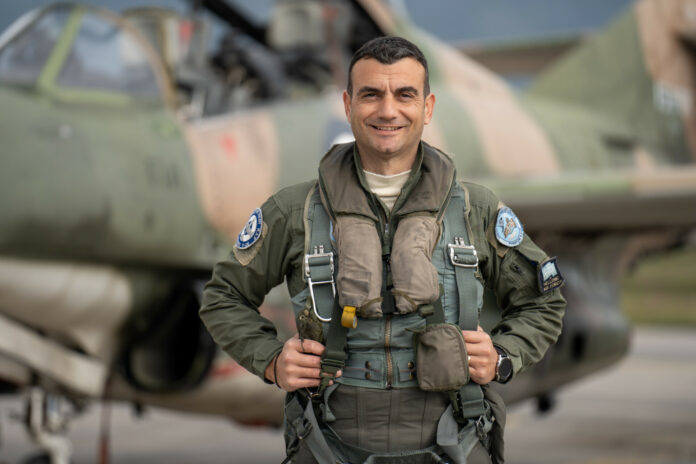 ΥΠΕΘΑ: Τελετή αποδοσης τιμών στον επισμηναγό Επαμεινώνδα Κωστέα – Σήμερα η κηδεία του