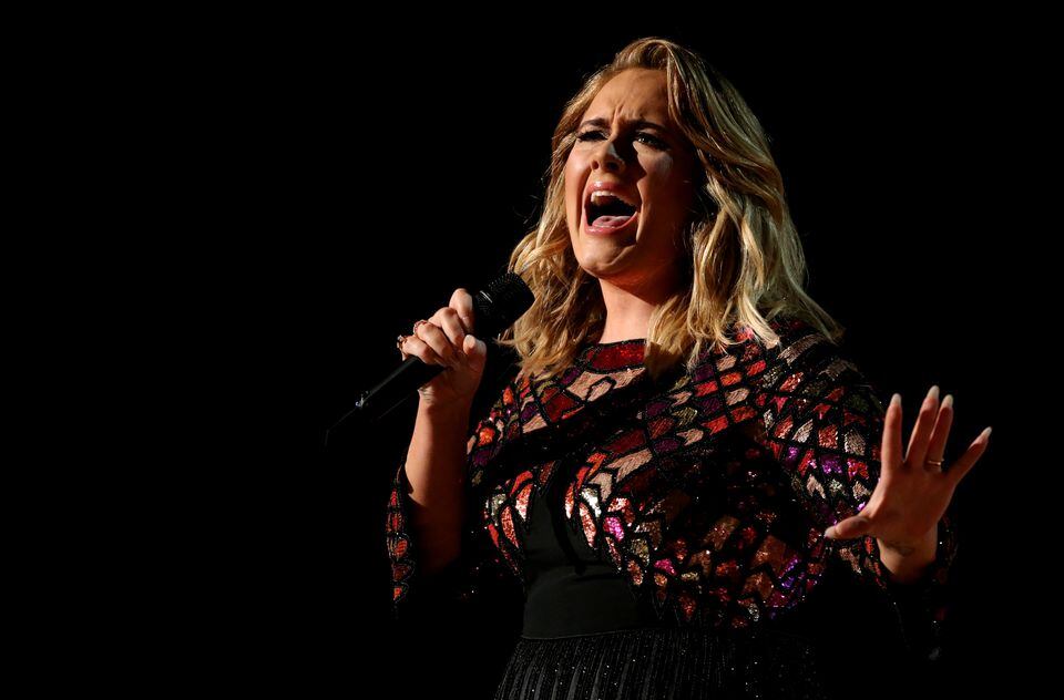 H Adele ανακοίνωσε ότι αναβάλλει τις εμφανίσεις της στο Λας Βέγκας