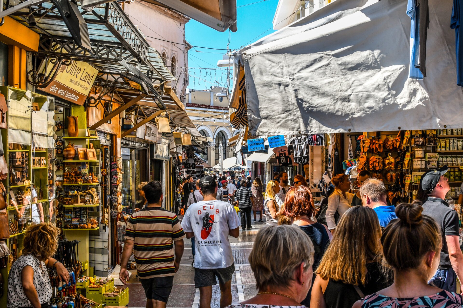 Ψηφιακή Κάρτας Εργασίας: Εκτοξεύθηκαν οι δηλωθείσες υπερωρίες τον Απρίλιο – Αύξηση 1.105% στον τουρισμό