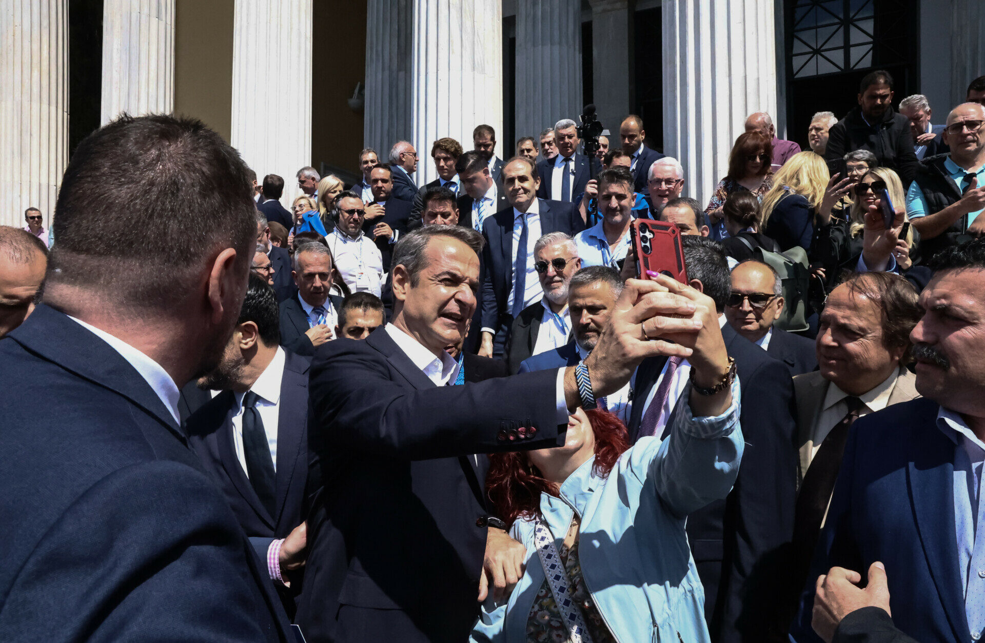 Οι selfies, τα «πηγαδάκια» και οι σημαντικές παρουσίες την 3η ημέρα του συνεδρίου της ΝΔ