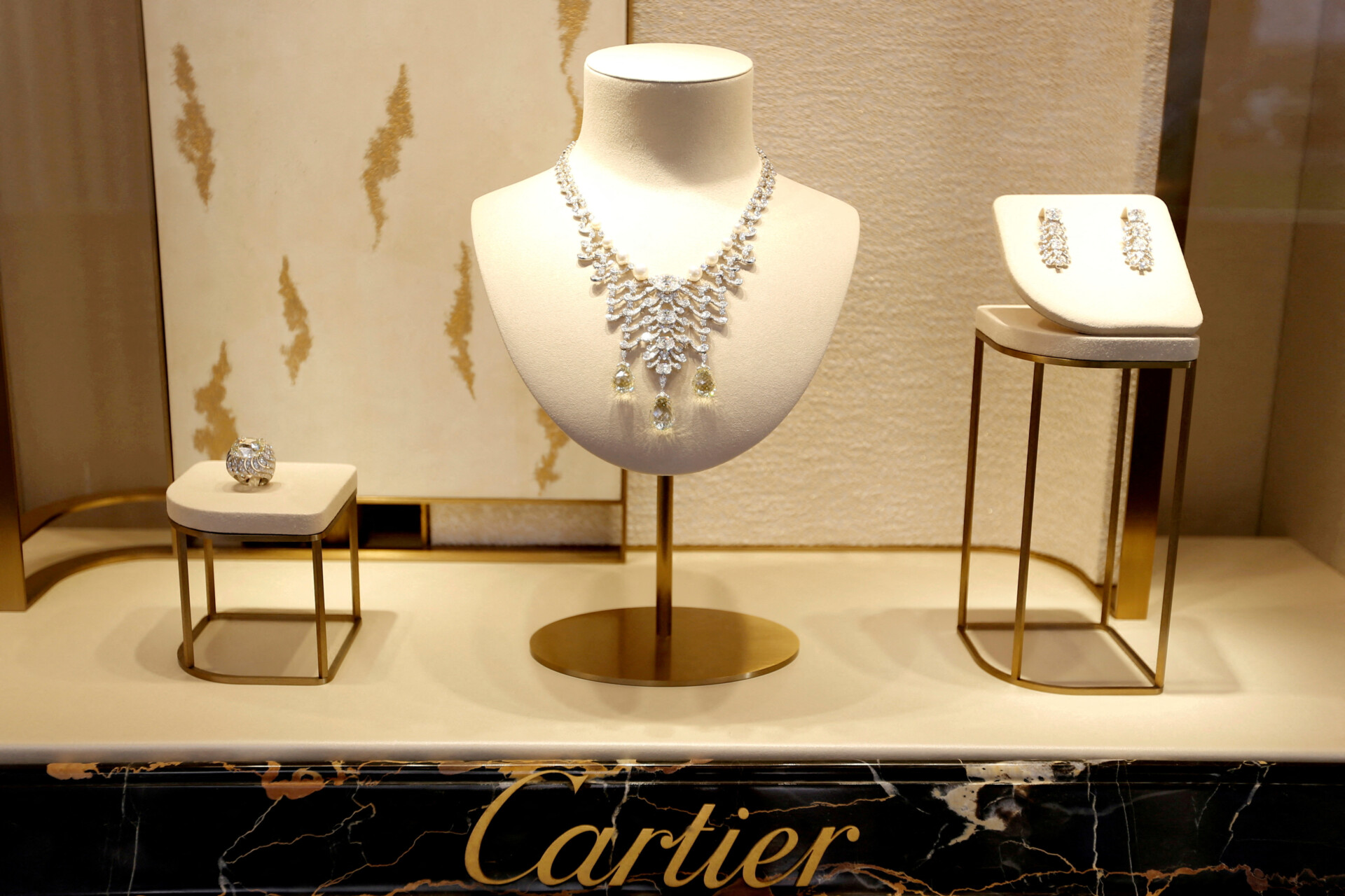 Richemont: Αύξηση πωλήσεων χάρη στη «λάμψη» της Cartier