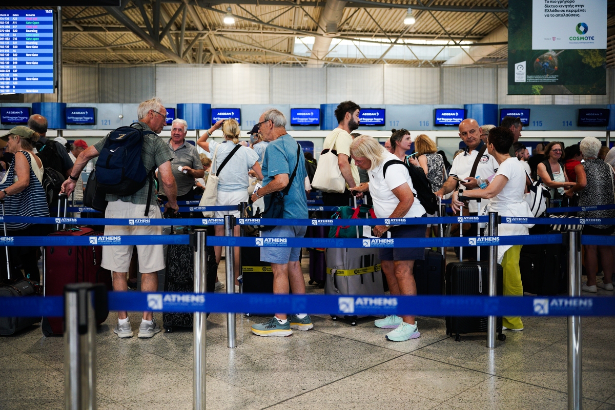 Είναι βαρύς ο τουρισμός είναι πικρά τα βράχια