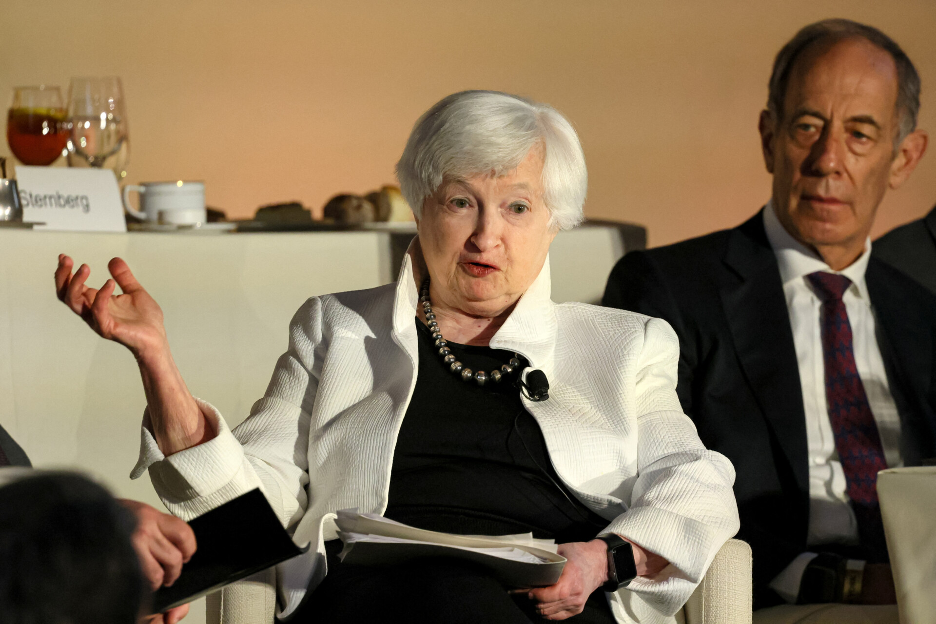 Janet Yellen: Politicile lui Trump reprezintă auto-vătămarea economiei americane  