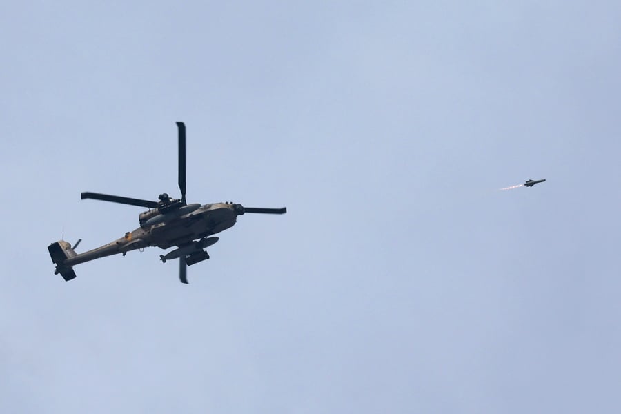 NYT: Στρατιωτικό ελικόπτερο Apache των ΗΠΑ κατέπεσ