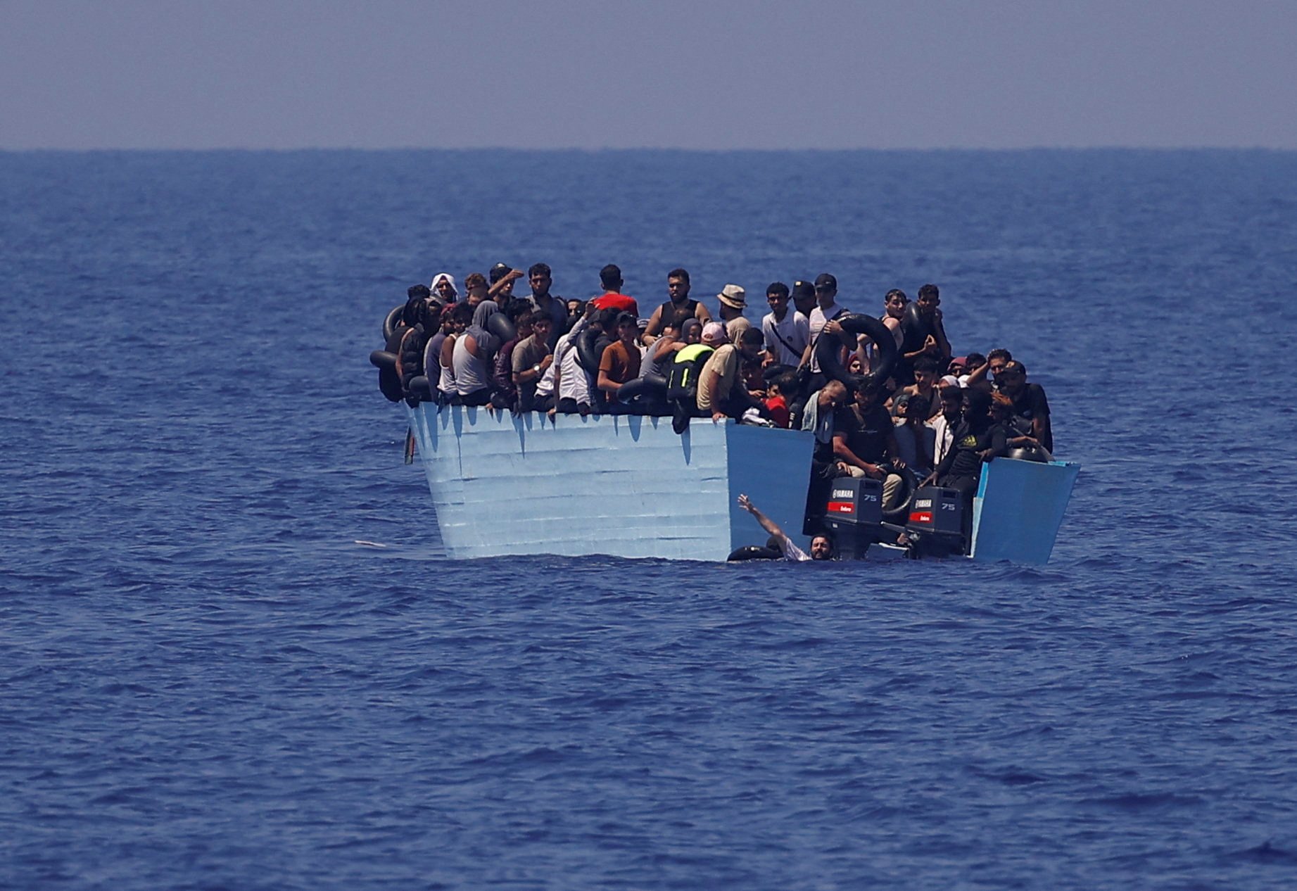 Λαμπεντούζα: Διάσωση 54 μεταναστών από την ισπανική οργάνωση Open Arms 4 Λαμπεντούζα: Διάσωση 54 μεταναστών από την ισπανική οργάνωση Open Arms