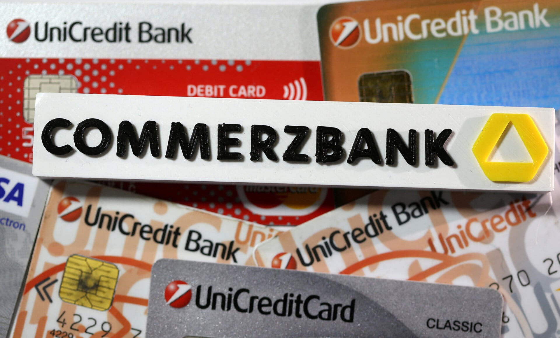 UniCredit: Η Commerzbank απέκτησε επιπλέον10,91%, αυξάνοντας
