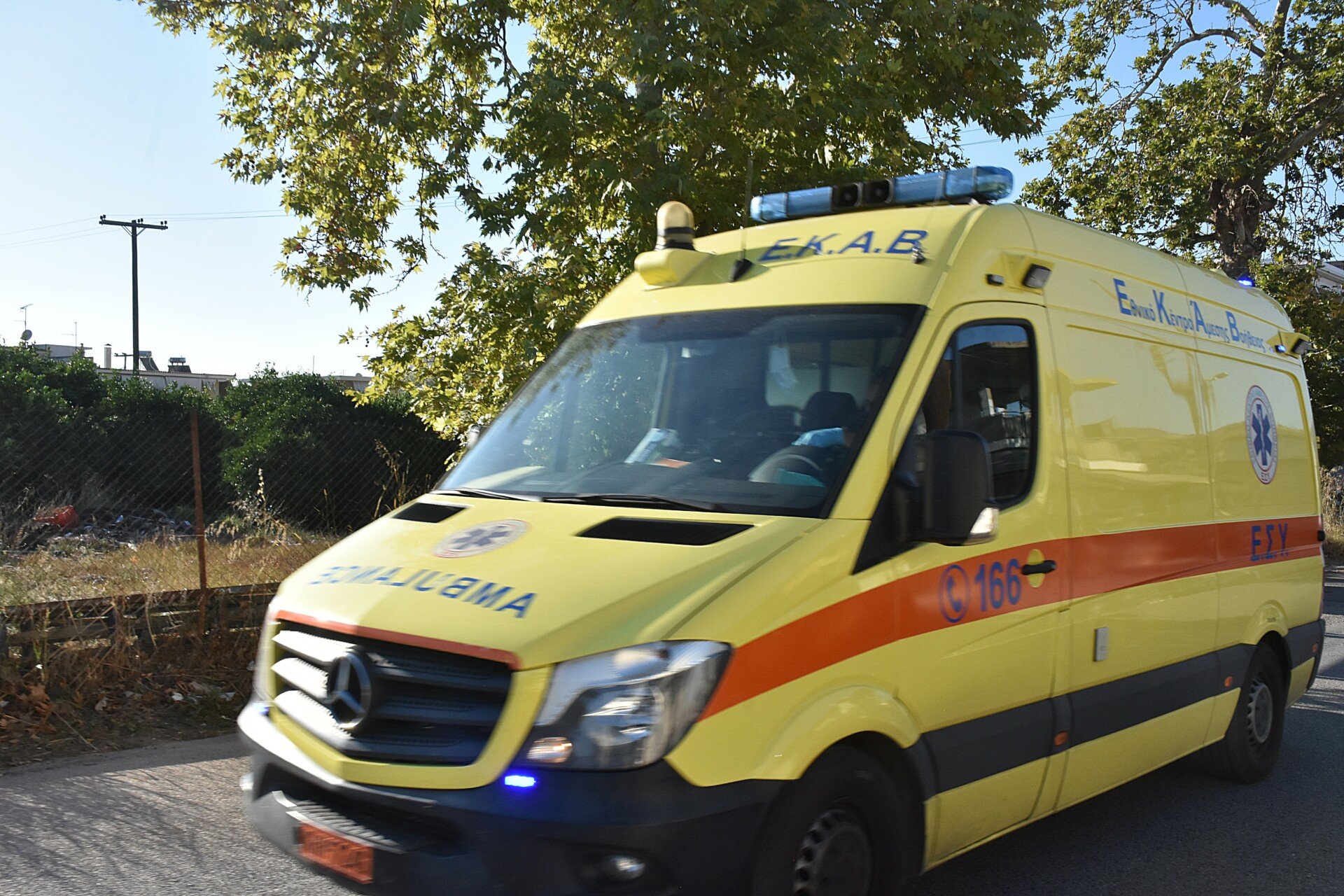 Larisa: Mașina a lovit un băiețel de 3 ani în afara unui loc de joacă pentru copii  
