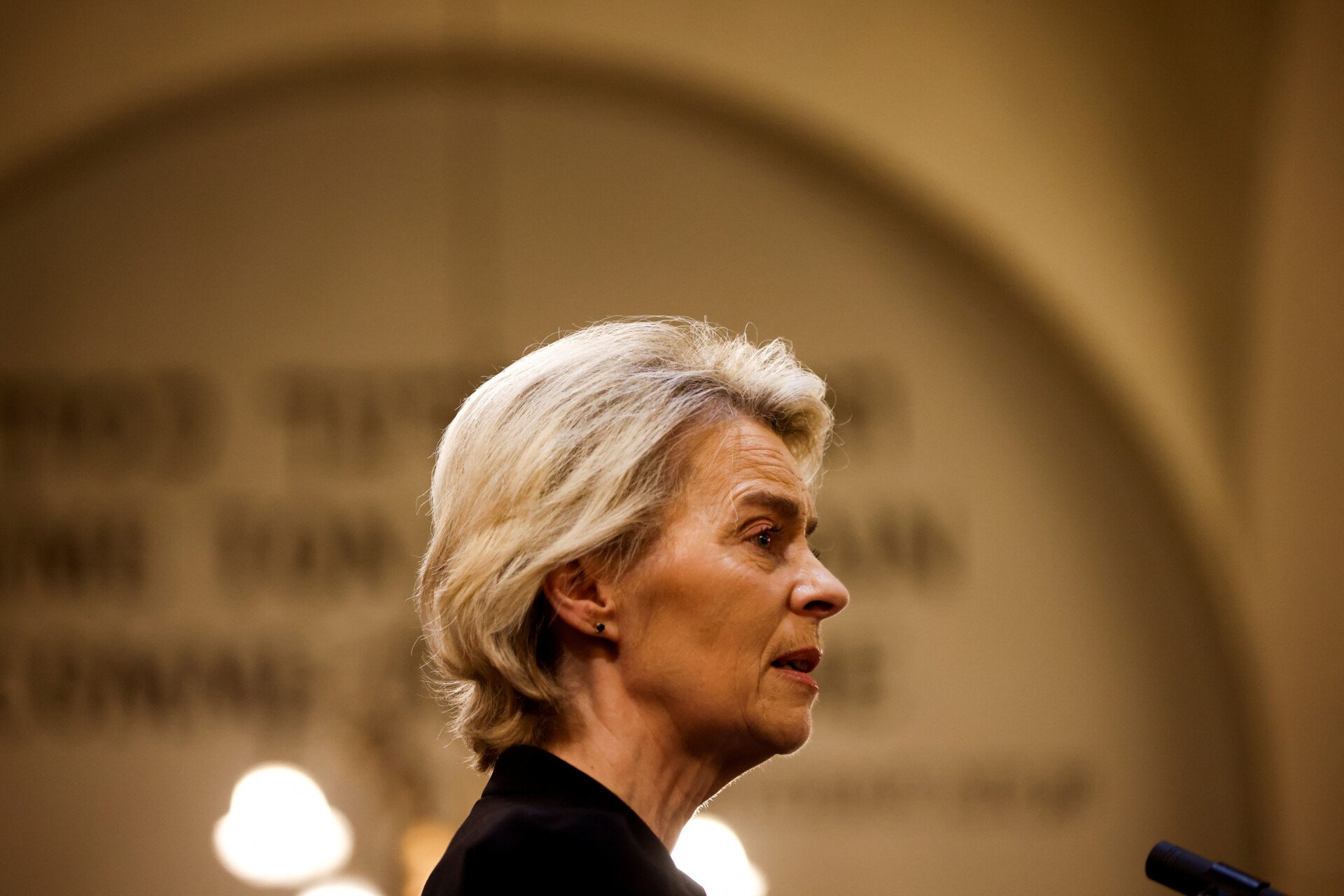 Anxietatea lui von der Leyen pentru întâlnirea cu Trump la înmormântarea Papei  