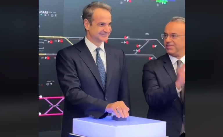 Το «πάτησε το κουμπί» ο Κ. Μητσοτάκης και κάνει χιούμορ στο Instagram