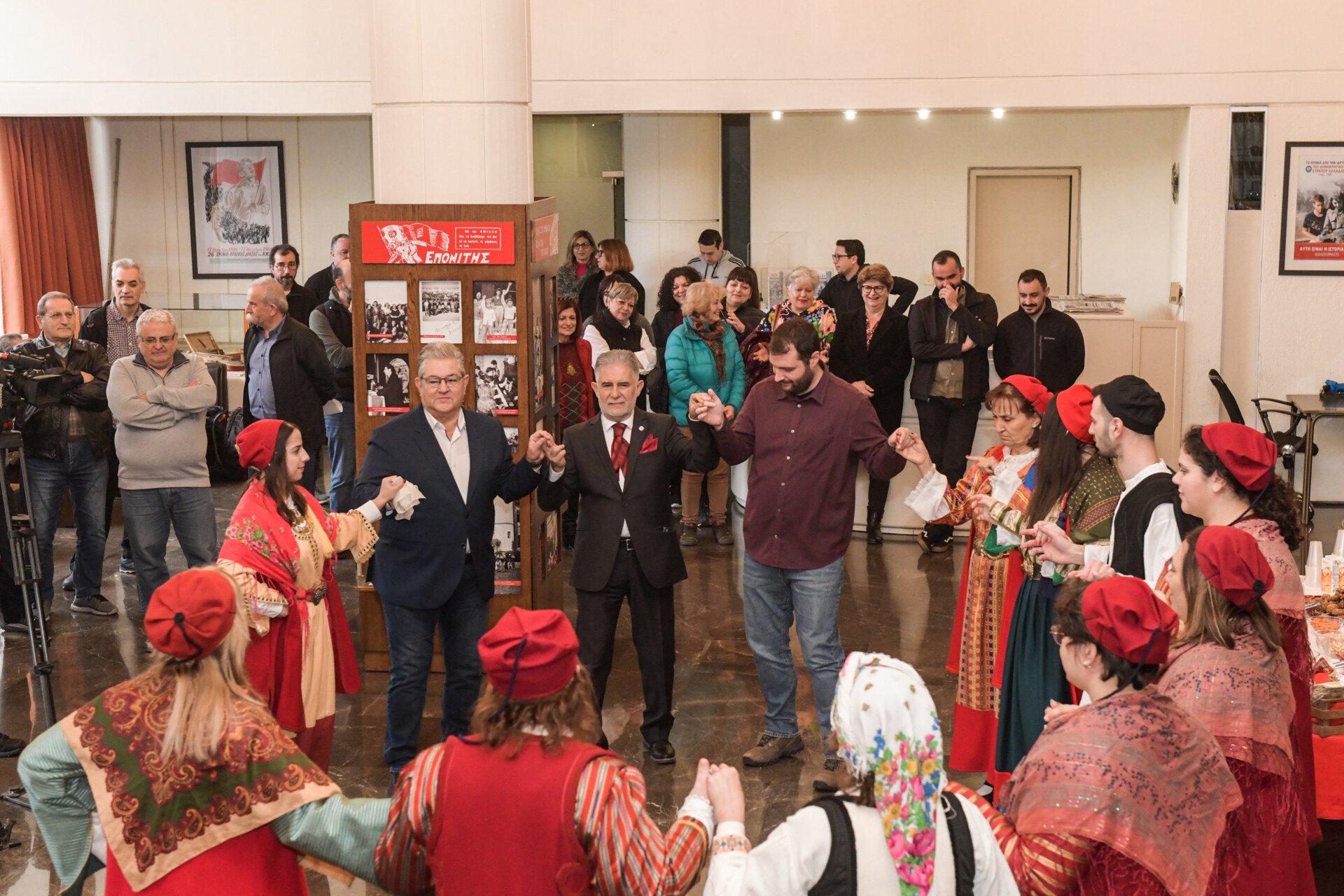 Δ. Κουτσούμπας: Οι γιορτές δεν πρέπει να βρουν κανέναν μόνο του