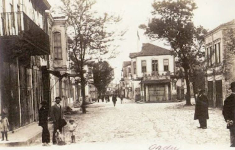 Άγγελος Γλυκής: Ο νέος και ωραίος Μυτιληνιός που έφτιαξε τις φημισμένες βρύσες στο δρόμο από τα Κοτύωρα στο Τσάμπασιν