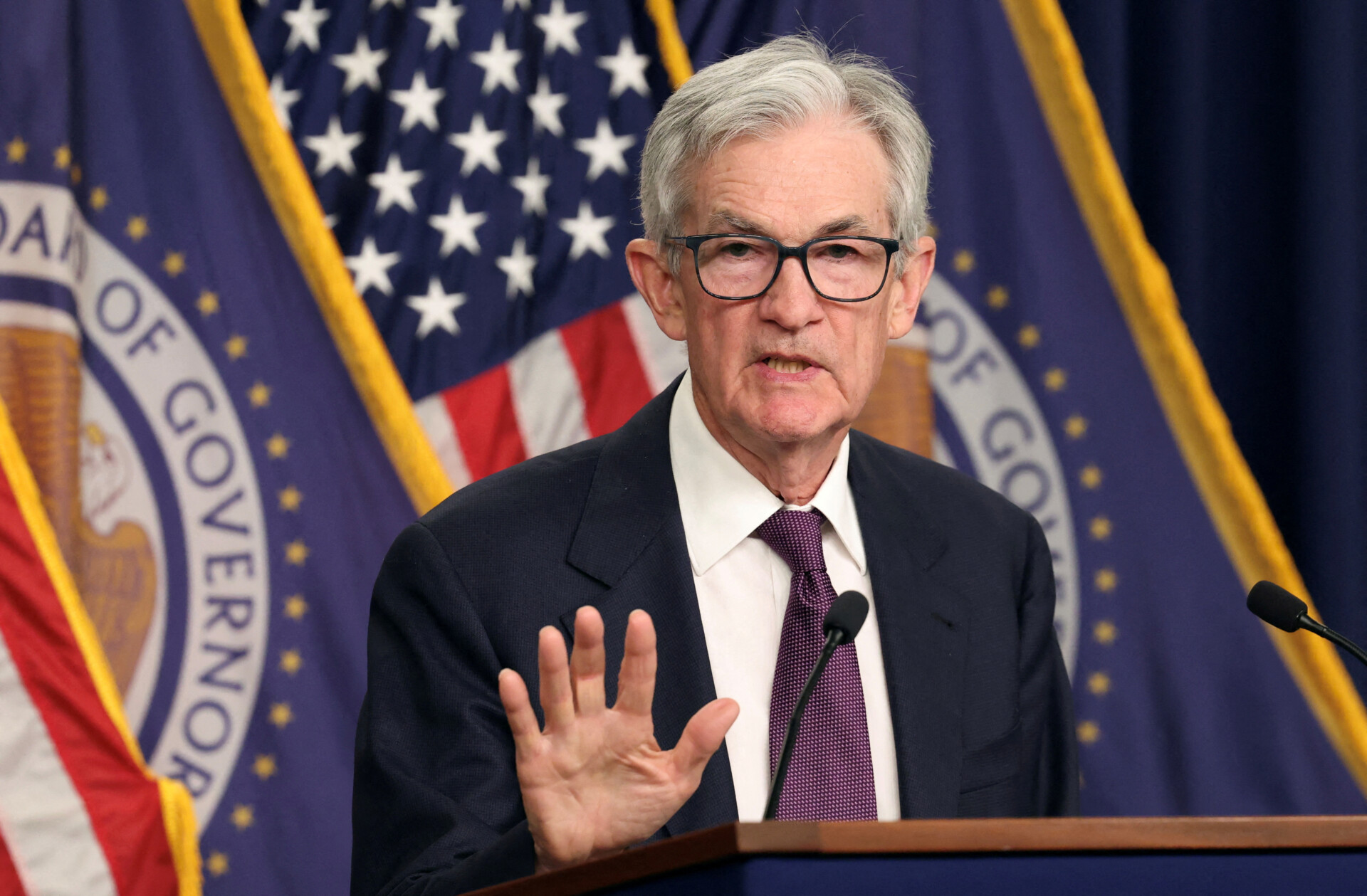 Fed: Αμετάβλητα τα επιτόκια, υψηλά τα επίπεδα αβεβαιότητας λόγω Μέσης Ανατολής