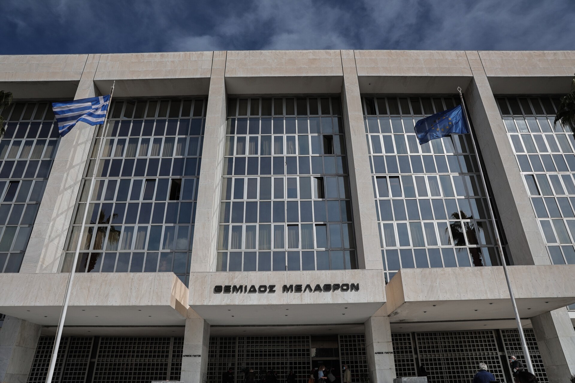 Ι. Κλάπα: «Φωτογραφίζει» την Ζ. Κωνσταντοπούλου και εγκαλεί τους δικηγορικούς συλλόγους που δεν κινούν πειθαρχική διαδικασία
