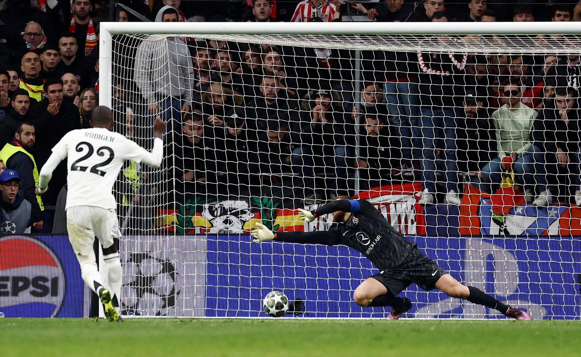 Στα προημιτελικά του Champions League με… θρίλερ η Ρεάλ  