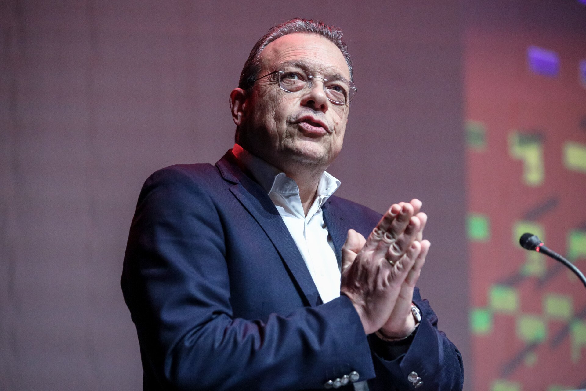 S. Fămellos: “Revoluția socială nu va veni prin minune. Trebuie să o aducem noi  