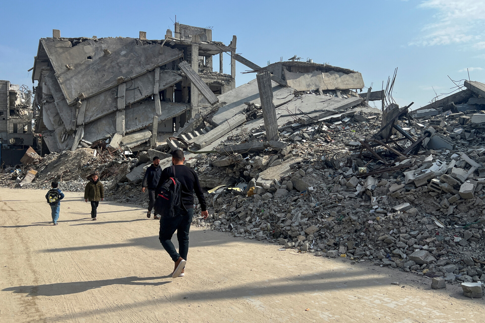 Gaza: Două persoane decedate în urma unui atac cu dronă israeliană lângă o moschee  