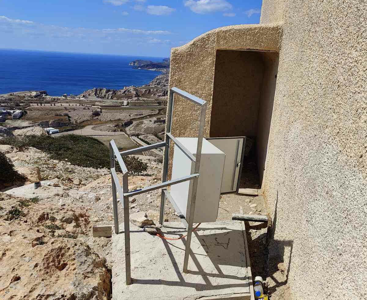 Santorini: Vandalizat stația seismică și furat echipamentul  
