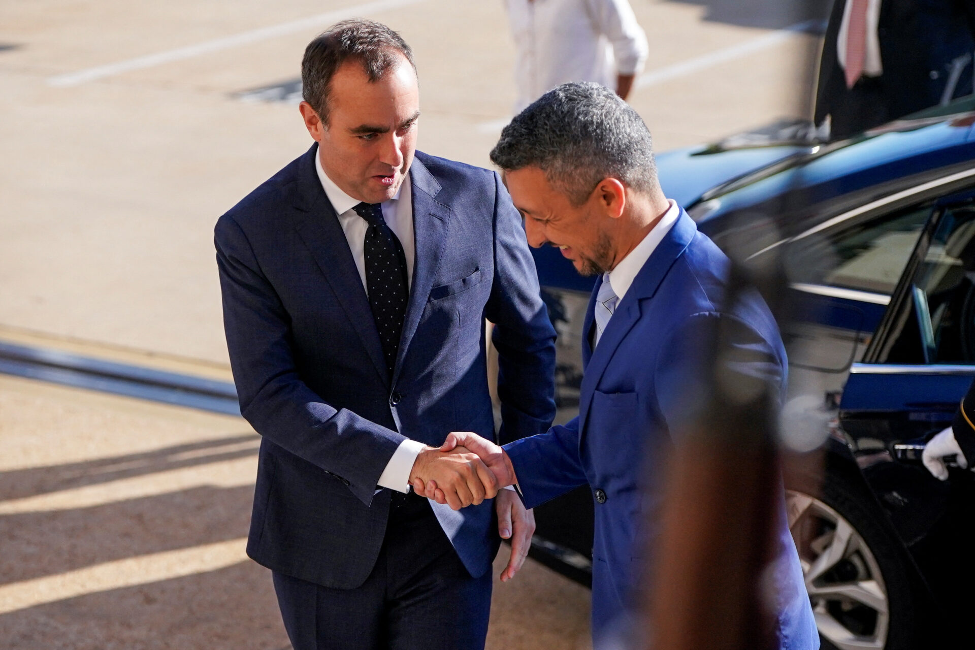 Hegseth: Parisul încurajează să preia rolul de lider în apărarea Europei  
