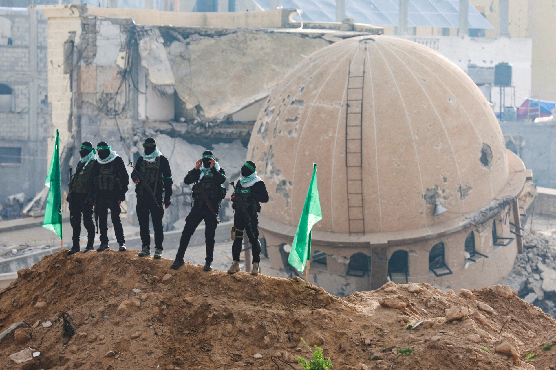 Gaza: Hamas a dat publicității un videoclip cu doi ostatici israelieni în viață  