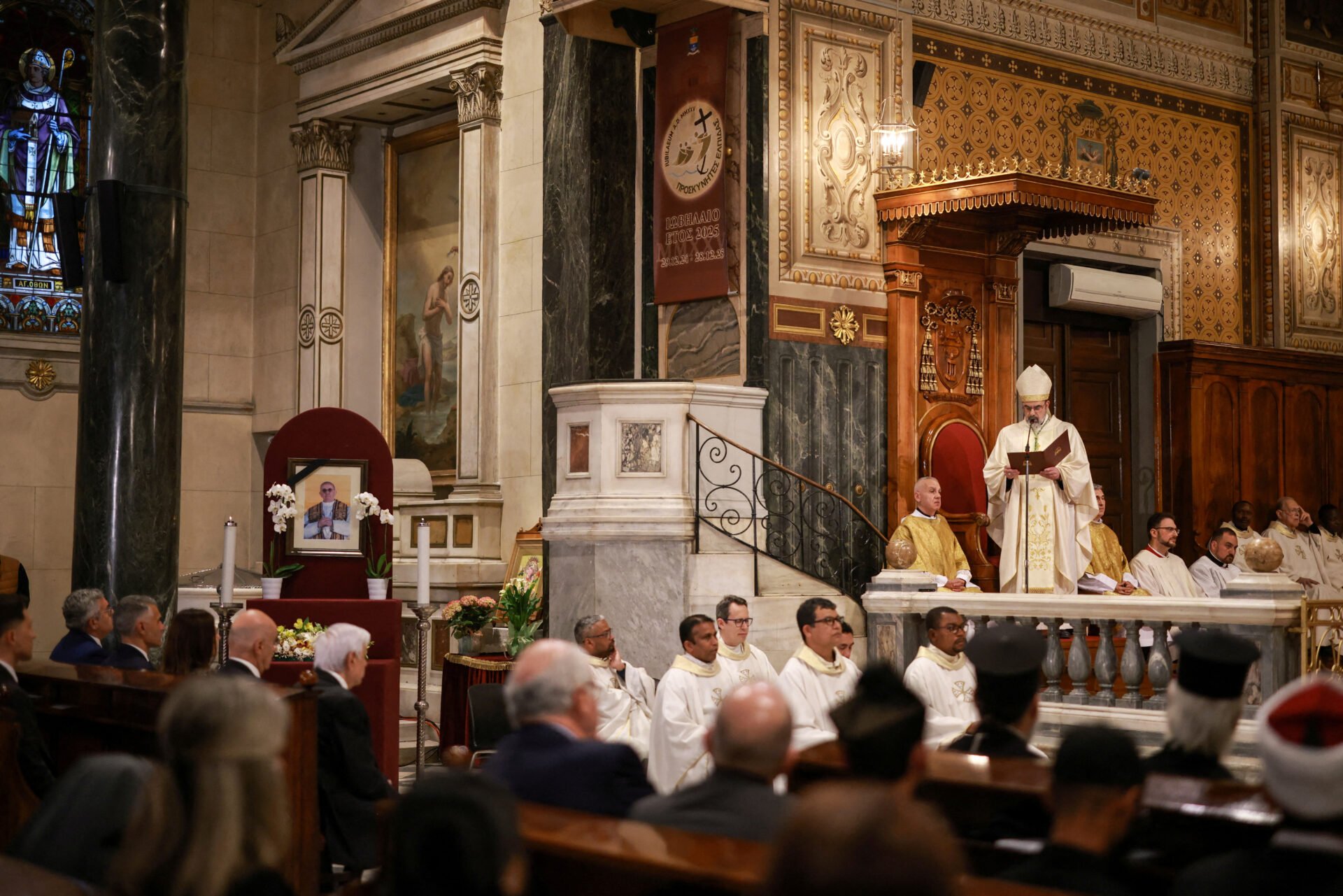 Slujba divină pentru odihna sufletului fericitului Papă Francisc  