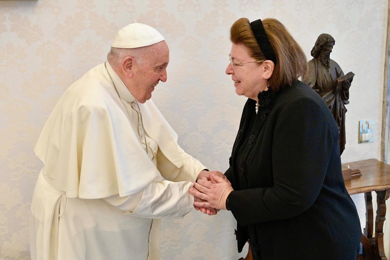 Lina Mendoni despre Papa Francisc: Păstorirea sa a fost pecetluită de umilință  