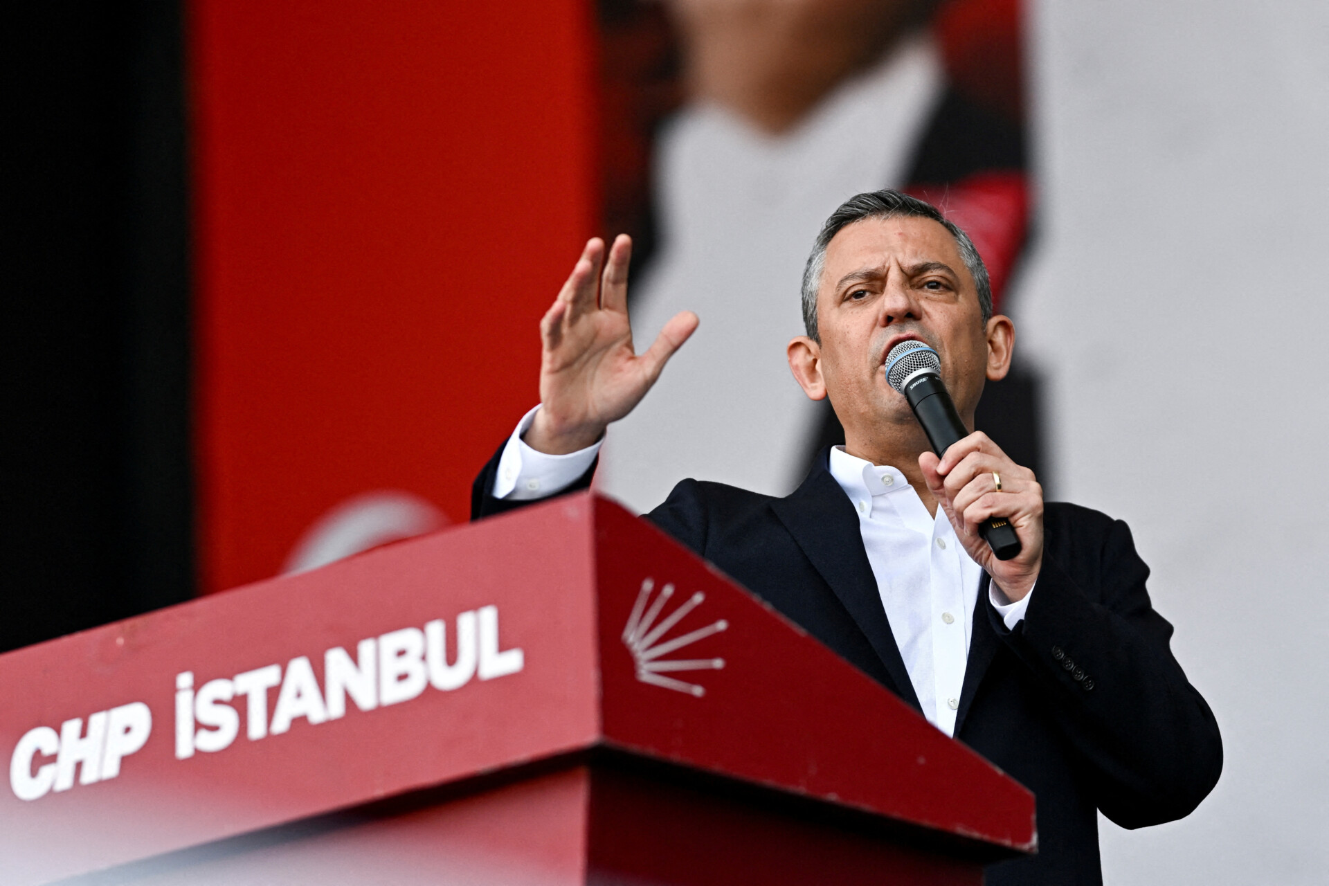 Turcia: Ozgur Ozel reales președinte al CHP la conferința extraordinară a partidului  
