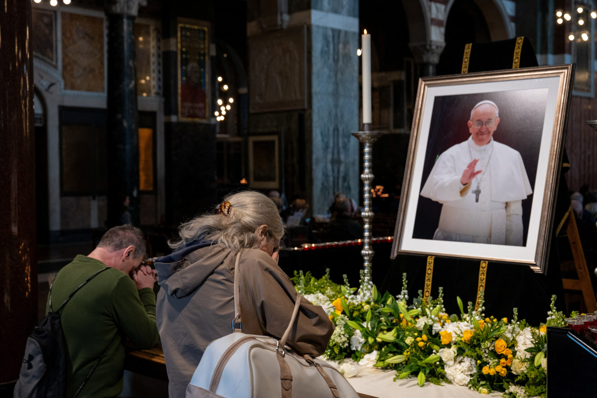 Italia: Pelerinaj popular de trei zile la sicriul Papei Francisc  