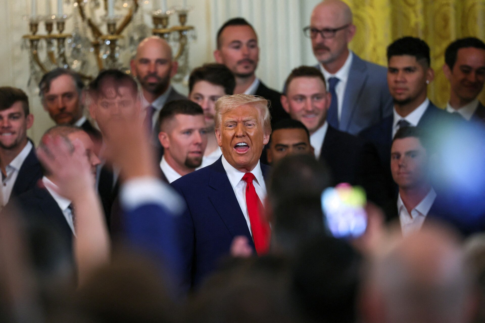 Trump: Este momentul perfect pentru a-ți muta afacerile în SUA  