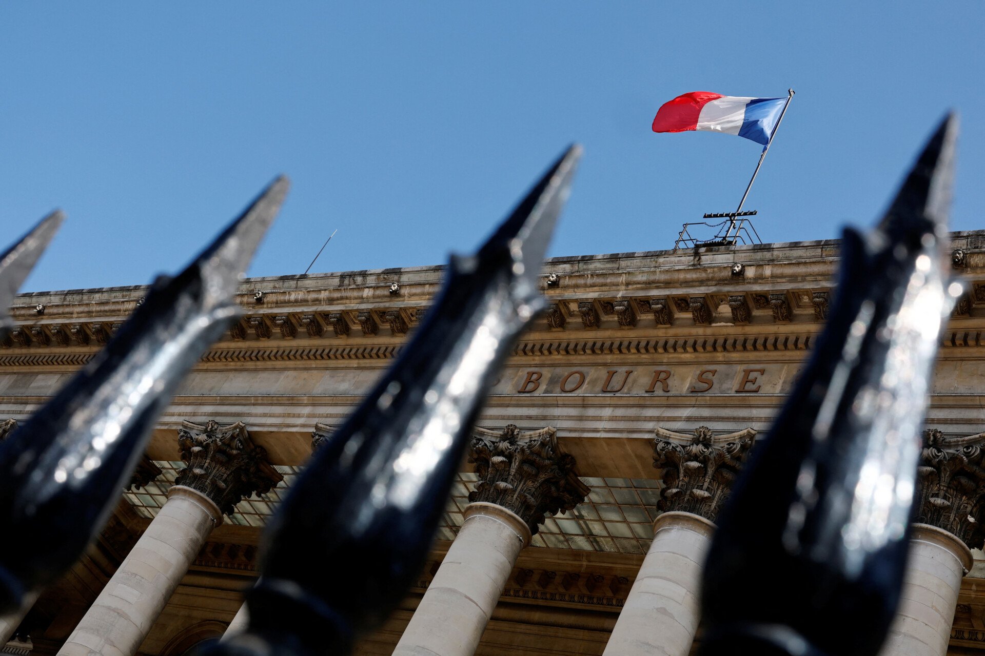 Bursa din Paris: Cea mai proastă sesiune din ultimii trei ani – Scădere de 4,78%  