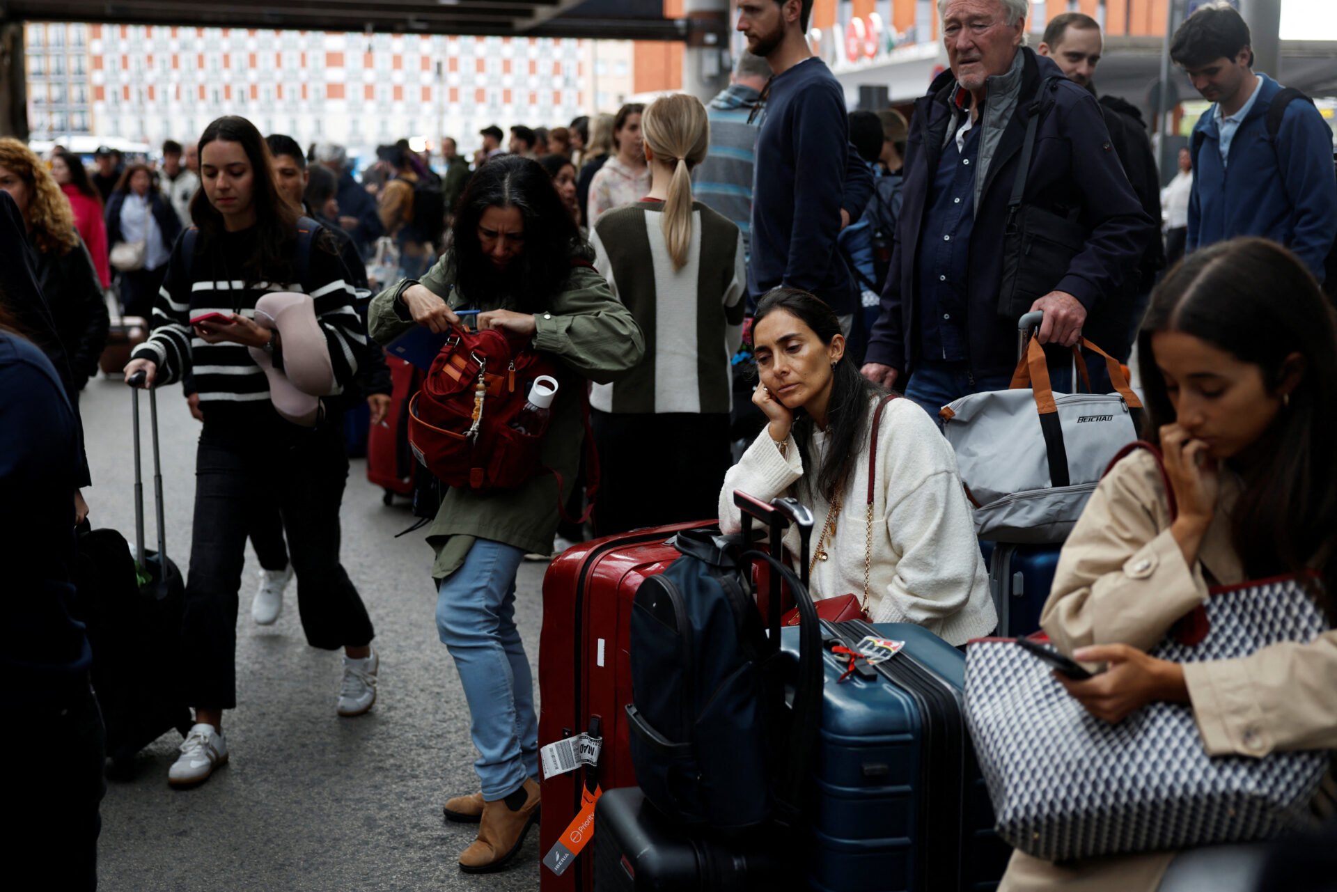 Ισπανία: «Χιλιάδες Ισπανοί παγιδευμένοι σε τρένα μέσα στη νύχτα. Χωρίς νερό. Χωρίς τίποτα»