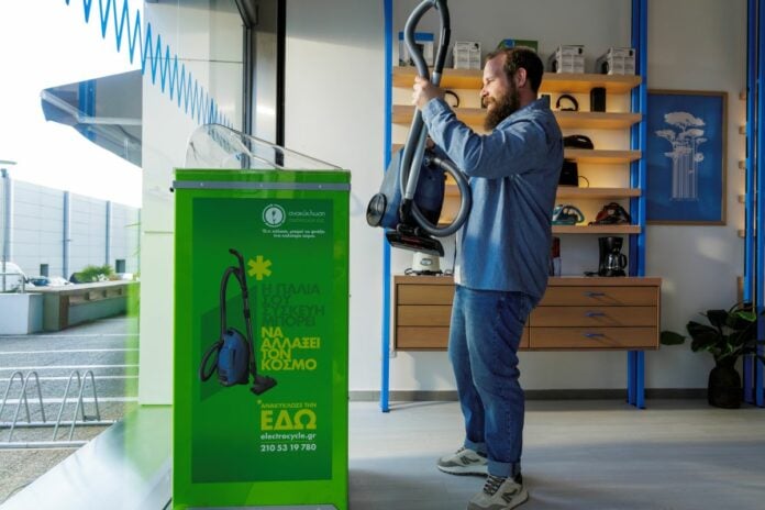 Ό,τι πρέπει να ξεφορτωθεί ο πλανήτης μαθαίνουμε στη νέα καμπάνια της Ανακύκλωση Συσκευών Α.Ε.