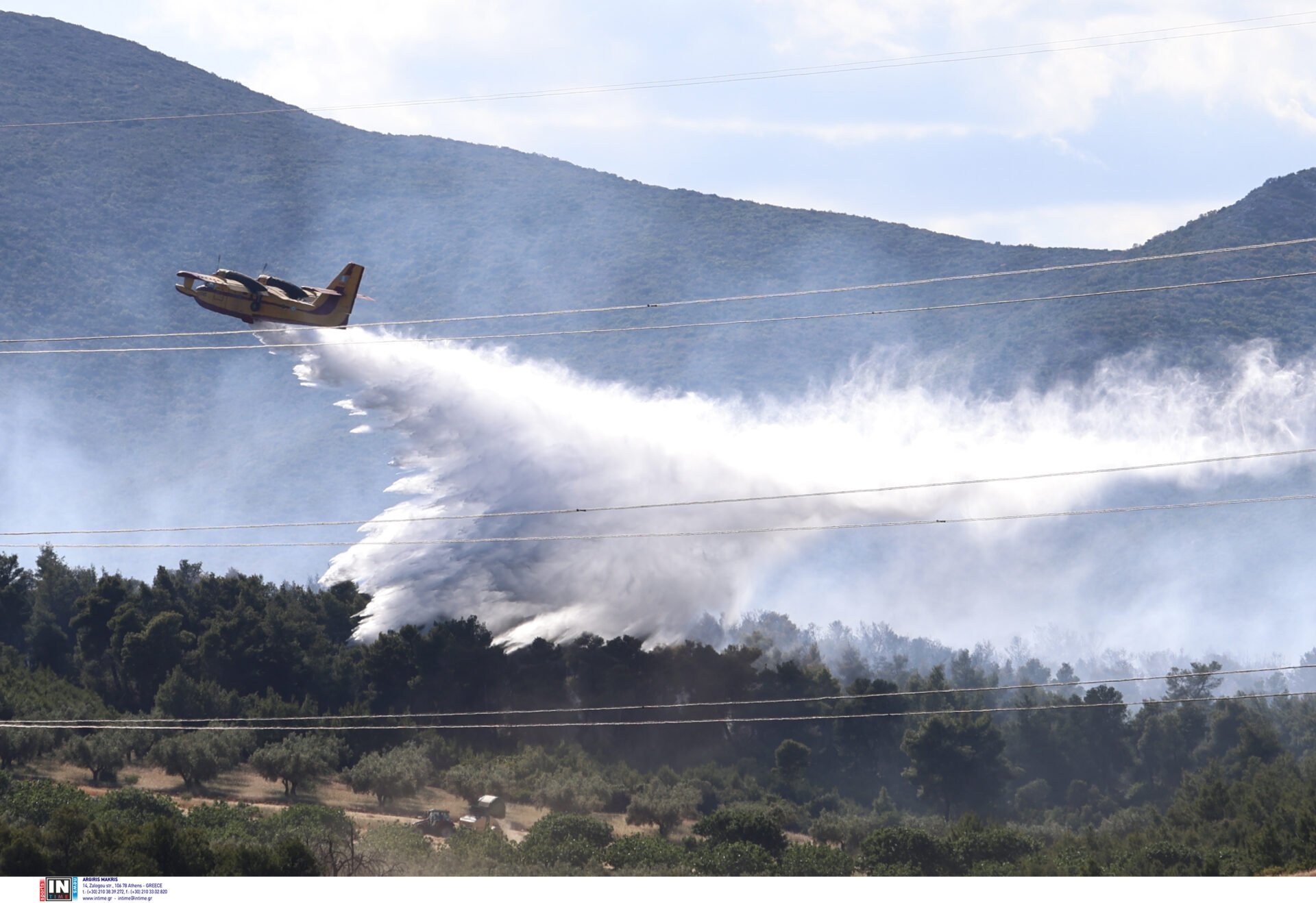 Βελτιωμένη η εικόνα της φωτιάς στην Ριτσώνα – Σύλληψη 28χρονου για την πρόκληση της πυρκαγιάς